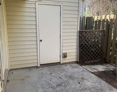 2907 Queen Anne Court - Photo Thumbnail 24