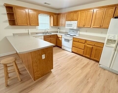 110 Easy Street - Photo Thumbnail 2