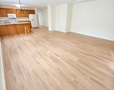 110 Easy Street - Photo Thumbnail 3