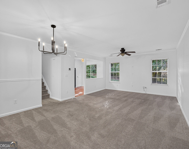 2820 Mayfair Drive - Photo Thumbnail 4