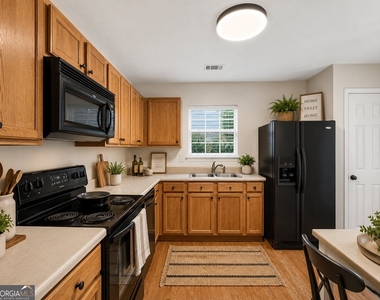 2820 Mayfair Drive - Photo Thumbnail 11
