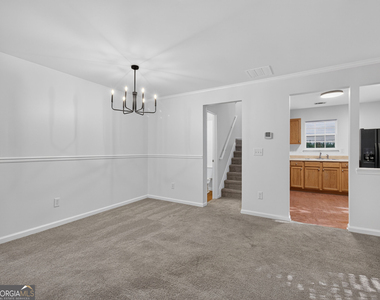 2820 Mayfair Drive - Photo Thumbnail 7