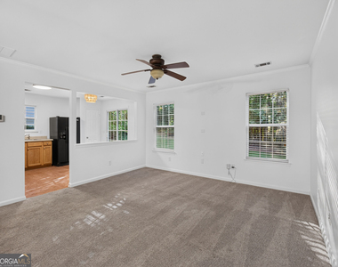 2820 Mayfair Drive - Photo Thumbnail 10