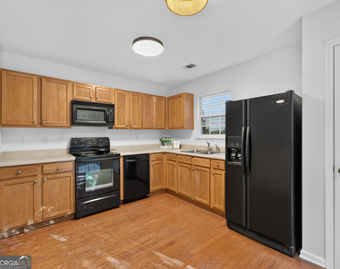 2820 Mayfair Drive - Photo Thumbnail 13