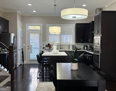 2141 Coventry Drive - Photo Thumbnail 3