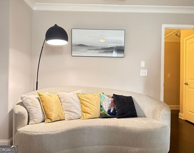 2141 Coventry Drive - Photo Thumbnail 8