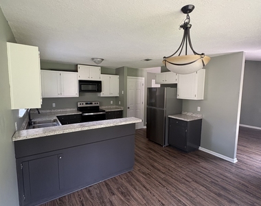 112 Boxwood Court - Photo Thumbnail 12