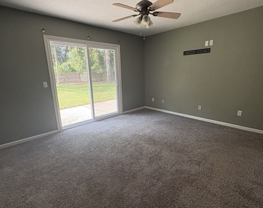 112 Boxwood Court - Photo Thumbnail 5