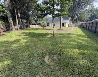 112 Boxwood Court - Photo Thumbnail 14
