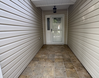 112 Boxwood Court - Photo Thumbnail 1