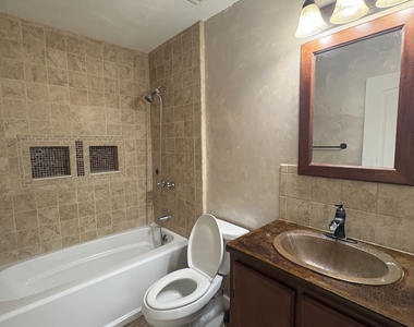 112 Boxwood Court - Photo Thumbnail 4