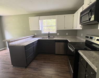 112 Boxwood Court - Photo Thumbnail 11