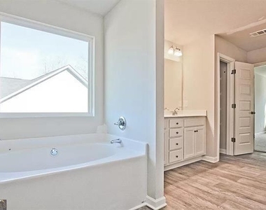 1406 Weeping Tree Drive - Photo Thumbnail 15