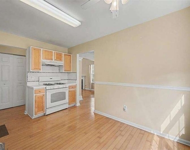 2025 Baramore Oaks Drive - Photo Thumbnail 9