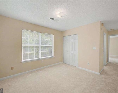 2025 Baramore Oaks Drive - Photo Thumbnail 15