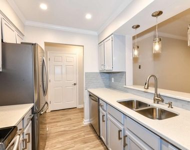 300 Johnson Ferry Road - Photo Thumbnail 3