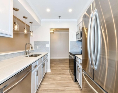 300 Johnson Ferry Road - Photo Thumbnail 5
