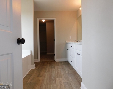 2214 Savannah Drive - Photo Thumbnail 9