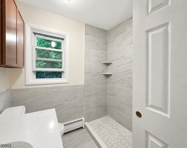 28 Carr St - Photo Thumbnail 14