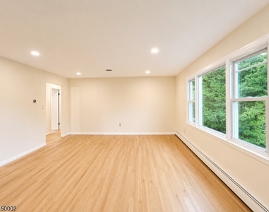 28 Carr St - Photo Thumbnail 4