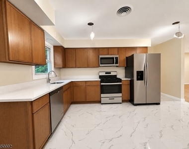 28 Carr St - Photo Thumbnail 6