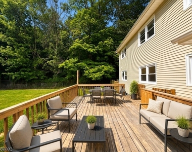 28 Carr St - Photo Thumbnail 18