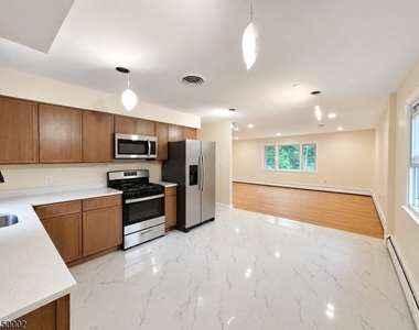 28 Carr St - Photo Thumbnail 7