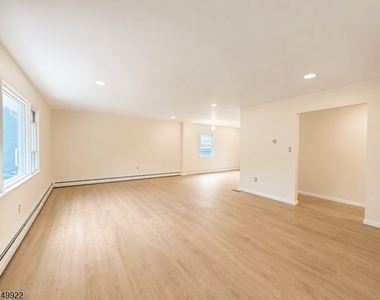 28 Carr St - Photo Thumbnail 3