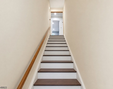 28 Carr St - Photo Thumbnail 16