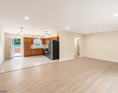 28 Carr St - Photo Thumbnail 5
