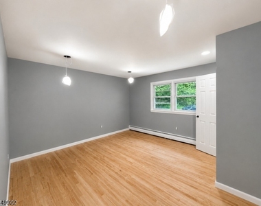 28 Carr St - Photo Thumbnail 12