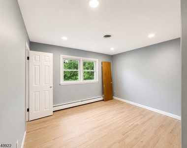 28 Carr St - Photo Thumbnail 11