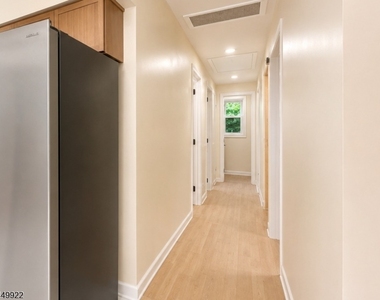 28 Carr St - Photo Thumbnail 8