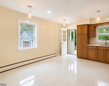 28 Carr St - Photo Thumbnail 7