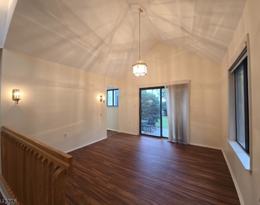 41 Arbor Cir - Photo Thumbnail 2
