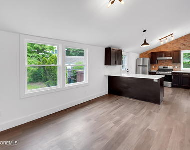 105 Owens Avenue - Photo Thumbnail 4