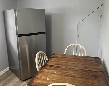 903 Catherine Street - Photo Thumbnail 2