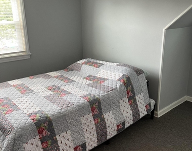 903 Catherine Street - Photo Thumbnail 7