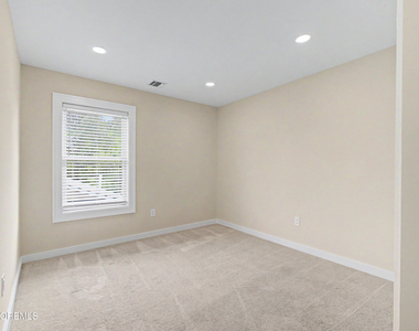 152 Center Avenue - Photo Thumbnail 6