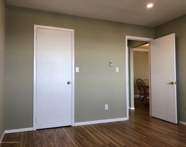1501 Ocean Avenue - Photo Thumbnail 18