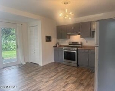 117 Seneca Lake Drive - Photo Thumbnail 2
