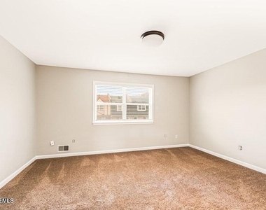 53 Briar Mills Drive - Photo Thumbnail 11