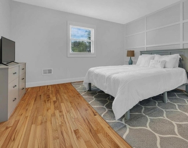 1145 Roe Avenue - Photo Thumbnail 6