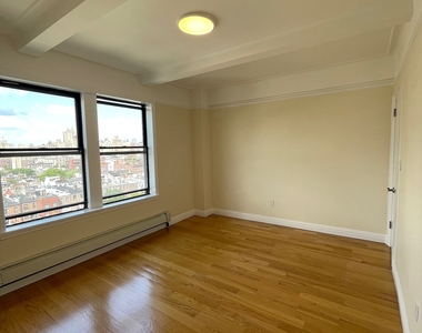 West 79 Street - Photo Thumbnail 2
