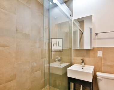 East 85th Street - Photo Thumbnail 3