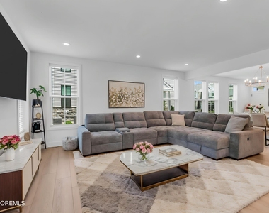 113 Mustang Drive - Photo Thumbnail 5