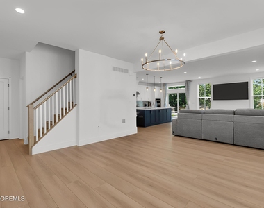 113 Mustang Drive - Photo Thumbnail 4