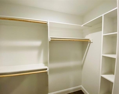 312 W Heron Street - Photo Thumbnail 9