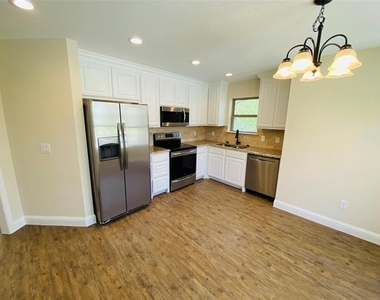 312 W Heron Street - Photo Thumbnail 1