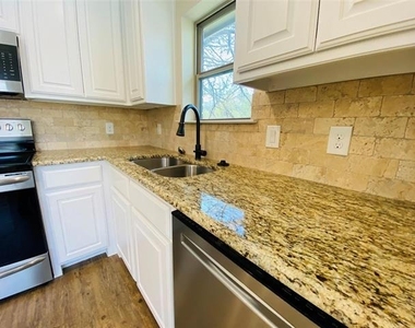 312 W Heron Street - Photo Thumbnail 4
